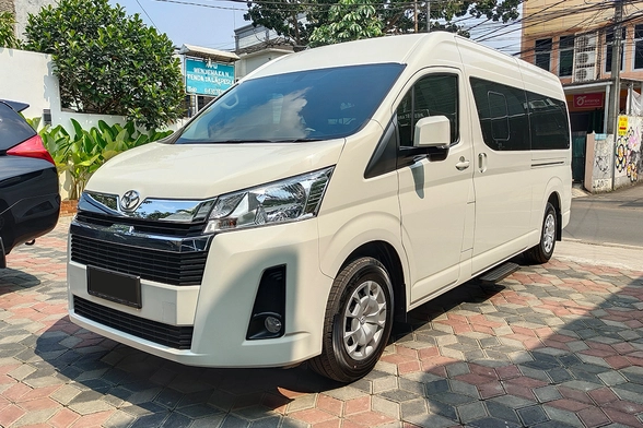 Hiace Bandung: Transportasi Mewah Tanpa Membuat Kantong Bolong