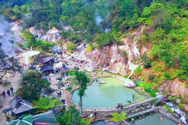 Menikmati Keindahan Kawah Rengganis: Destinasi Wisata Alternatif di Bandung