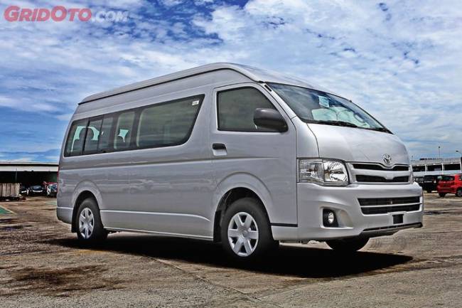 Sewa Hiace untuk Wisata Sejarah di Gedung Sate Bandung