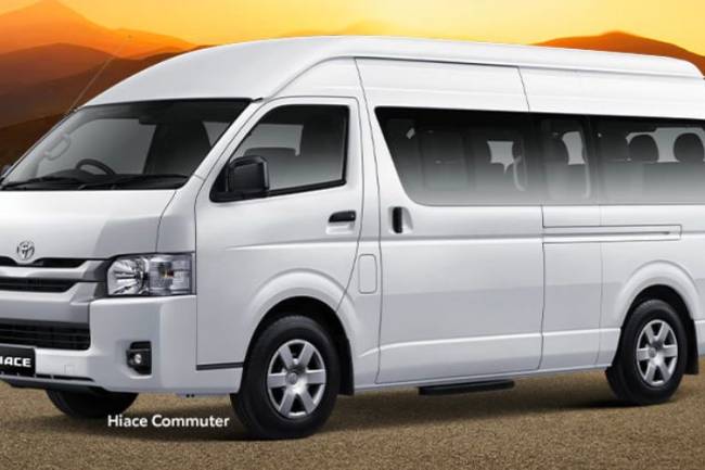 Jalan-Jalan di Bandung? Sewa Hiace Aja, Lebih Praktis!