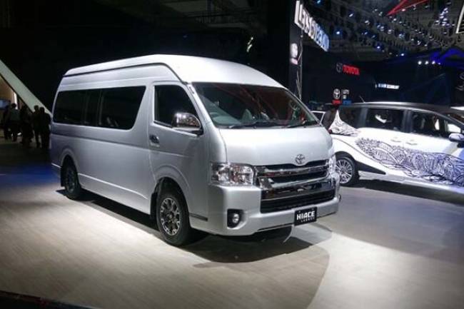 Mau Liburan di Bandung? Sewa Hiace Biar Makin Seru!