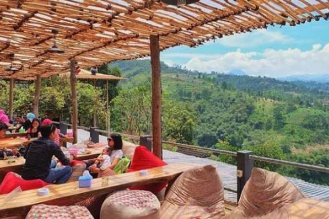 Liburan ke Kawah Putih Ciwidey? Pakai Hiace Biar Makin Praktis!