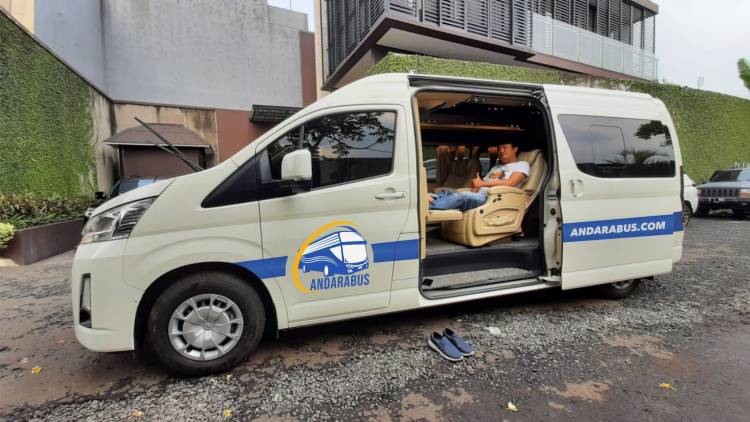 Sewa Hiace untuk Wisata Religi di Masjid Raya Bandung