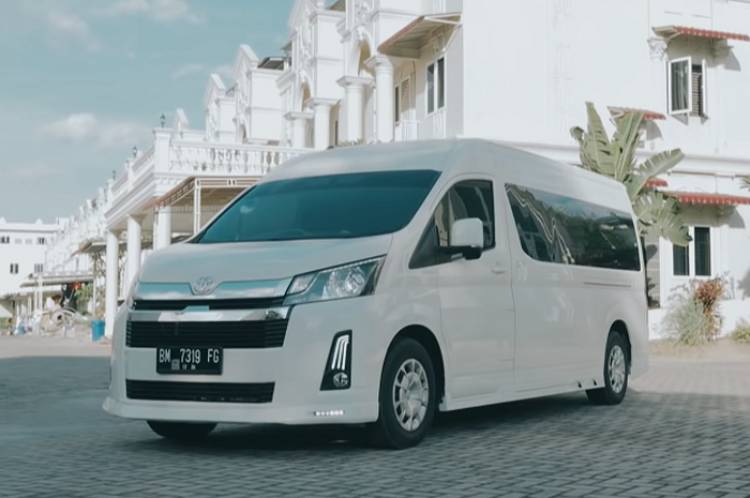 Liburan Sekolah ke Museum Geologi Bandung dengan Hiace