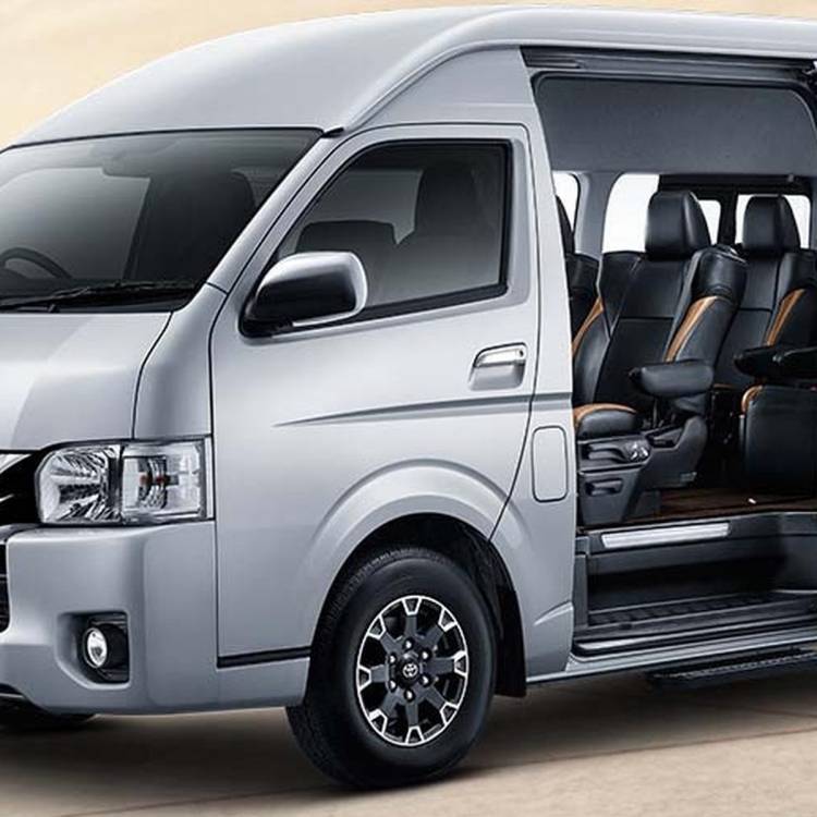 Paket Sewa Hiace Bandung untuk Wisata Kelompok Bersama Azirental