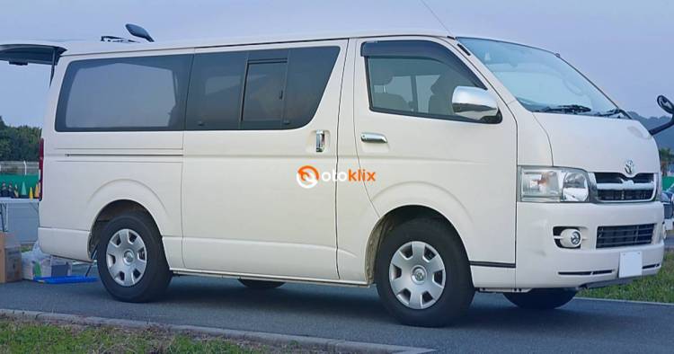 Hiace: Teman Setia untuk Wisata Bandung Tanpa Repot