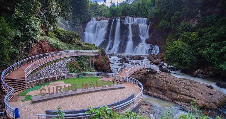Hiace Trip ke Curug Malela: Hidden Paradise di Bandung Barat