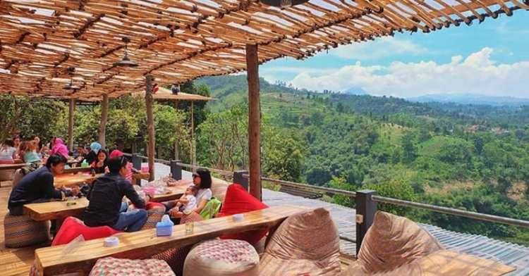 Liburan ke Kawah Putih Ciwidey? Pakai Hiace Biar Makin Praktis!